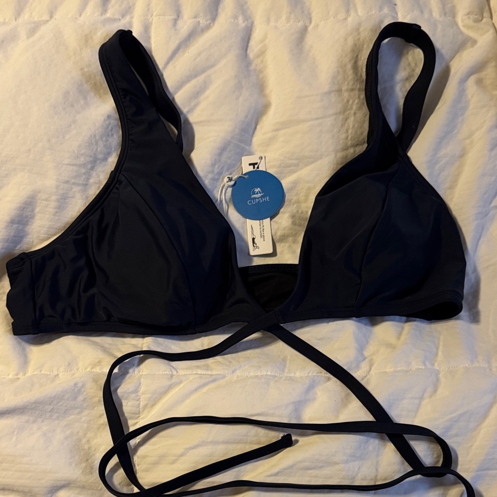 Cupshe Women's Elegant Navy Bikini Top